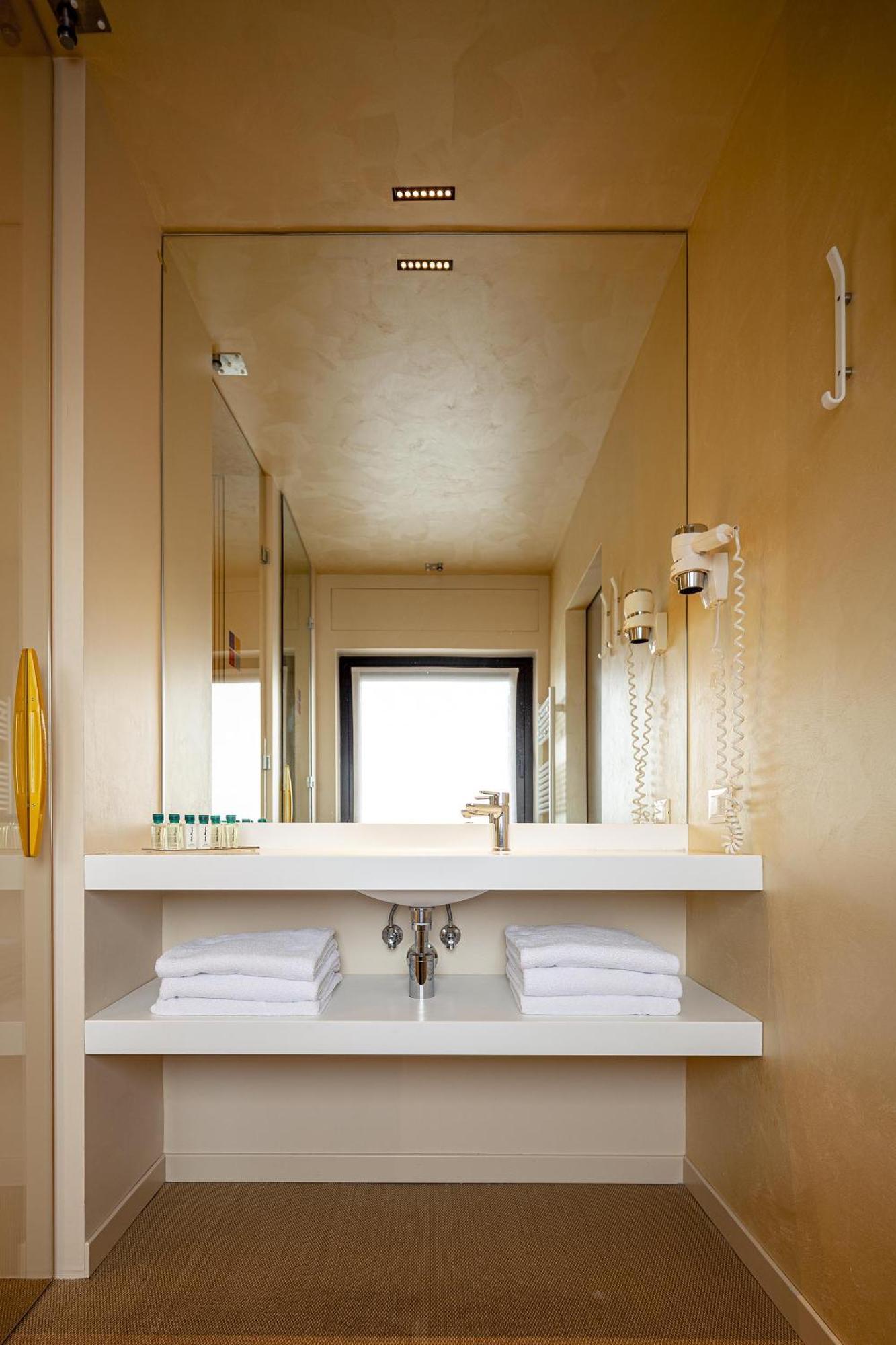 Là Di Moret Hotel 4*